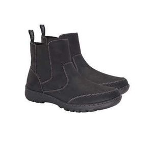 NWT Khombu Ladies' Pull-On Boot